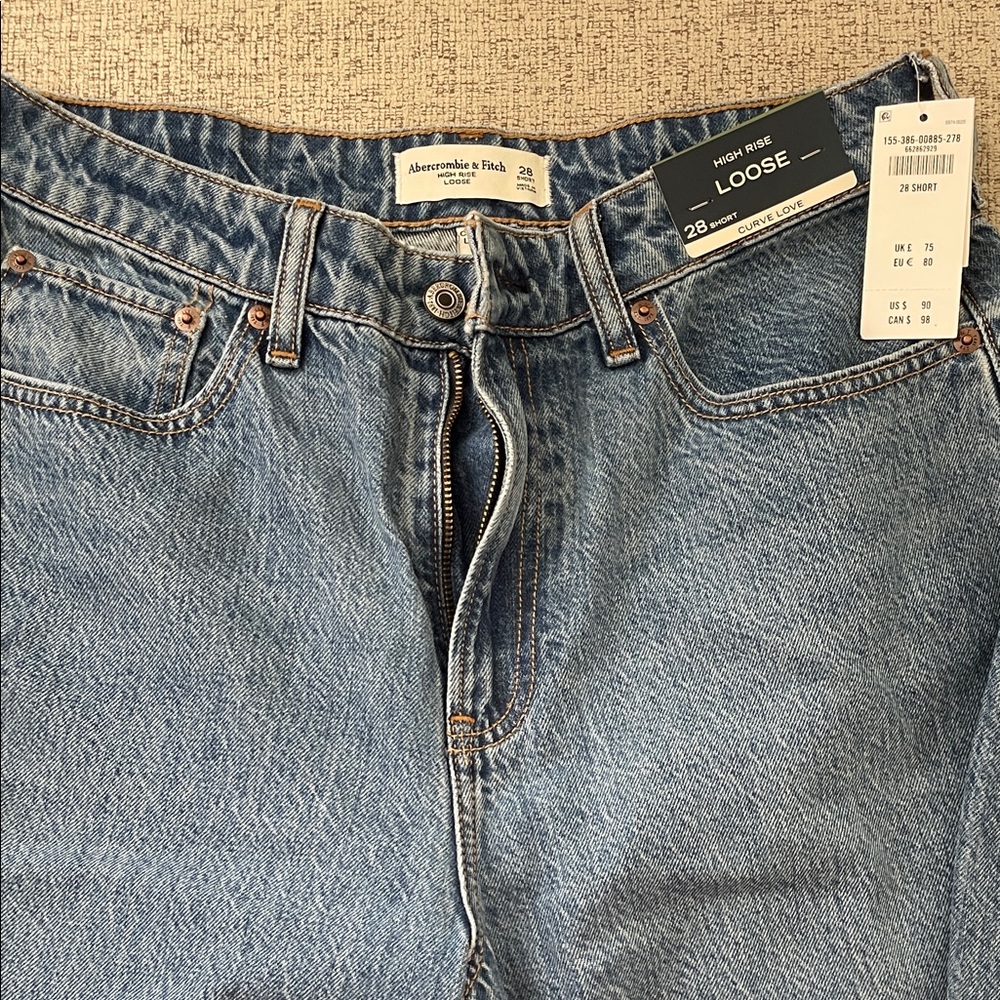 Abercrombie & Fitch women’s Relaxed Fit Light Blue Jeans